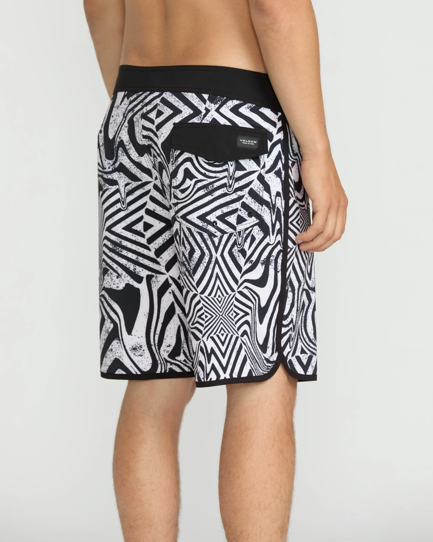 Infuse Scallop Mod 19" Boardshort - White Black 4 Infuse Scallop Mod 19" Boardshort - White Black - Image 2