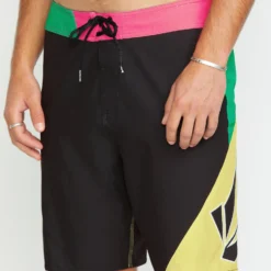 Vee Bee Mod 20" Boardshort - BLACK 13 Vee Bee Mod 20" Boardshort - BLACK -Volcom Store A0812505 BLK 1