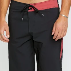 J Robinson Mod 20" Boardhsort - BLACK -Volcom Store A0812513 BLK 1