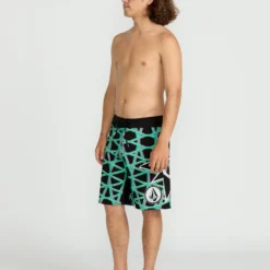 St4R G4Zer Mod 20" Boardshort - Black -Volcom Store A0822501 BLK 2