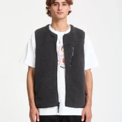 Arch Stone Vest - Asphalt Black