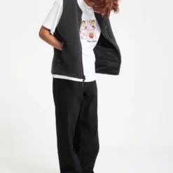 Arch Stone Vest - Asphalt Black 16 Arch Stone Vest - Asphalt Black -Volcom Store A1832501 ASB 5