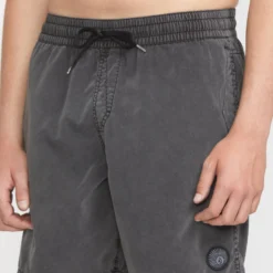 Center Trunk 17" Boardshort - BLACK 10 Center Trunk 17" Boardshort - BLACK -Volcom Store A2532404 BLK 1