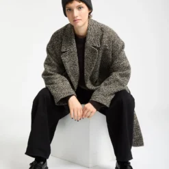 Eastcoat Coat - Black White 23 Eastcoat Coat - Black White -Volcom Store B1732504 BWH 8