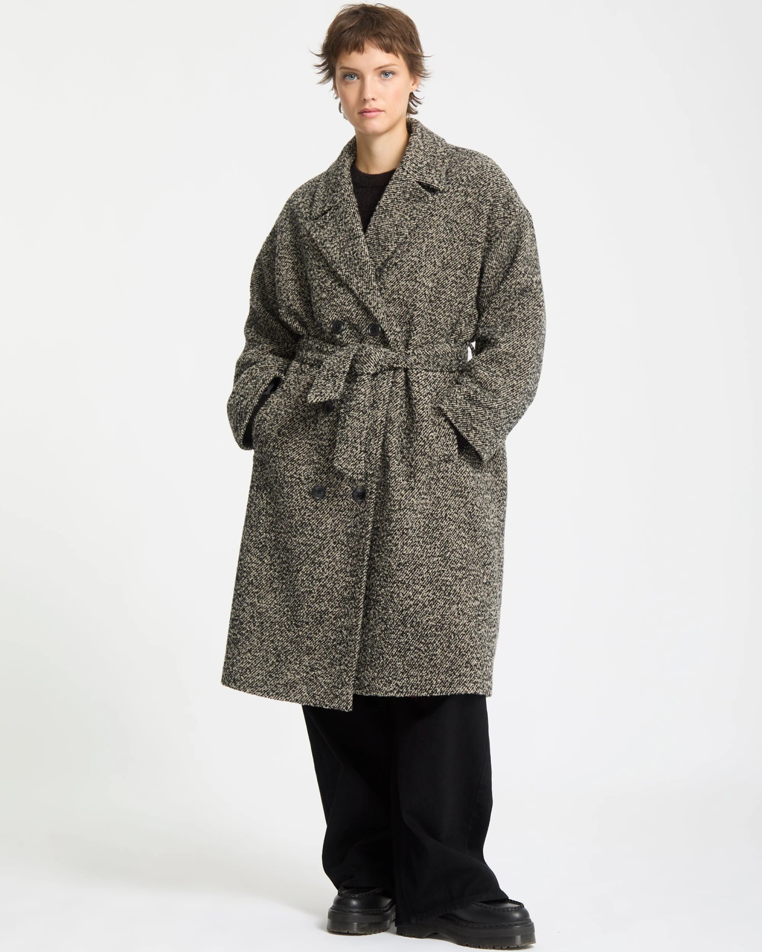 Eastcoat Coat - Black White 11 Eastcoat Coat - Black White - Image 9