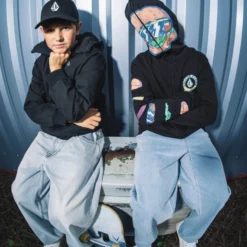 Full Stone Flexfit Cap - Black - (KIDS) -Volcom Store F5512320 BLK LIFESTYLE2 scaled